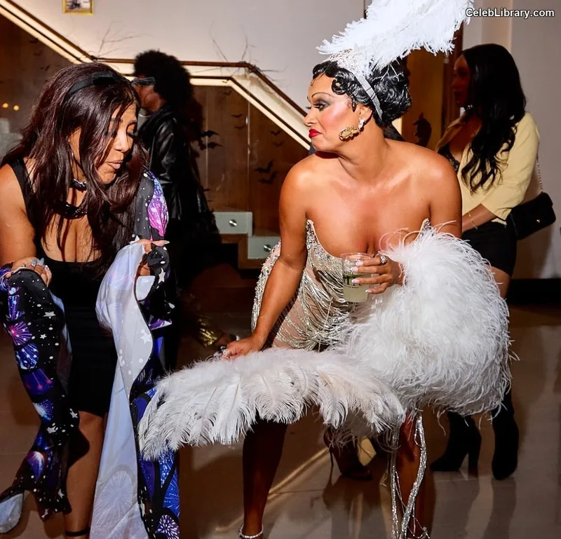 Joy Taylor photo 4 of 1109