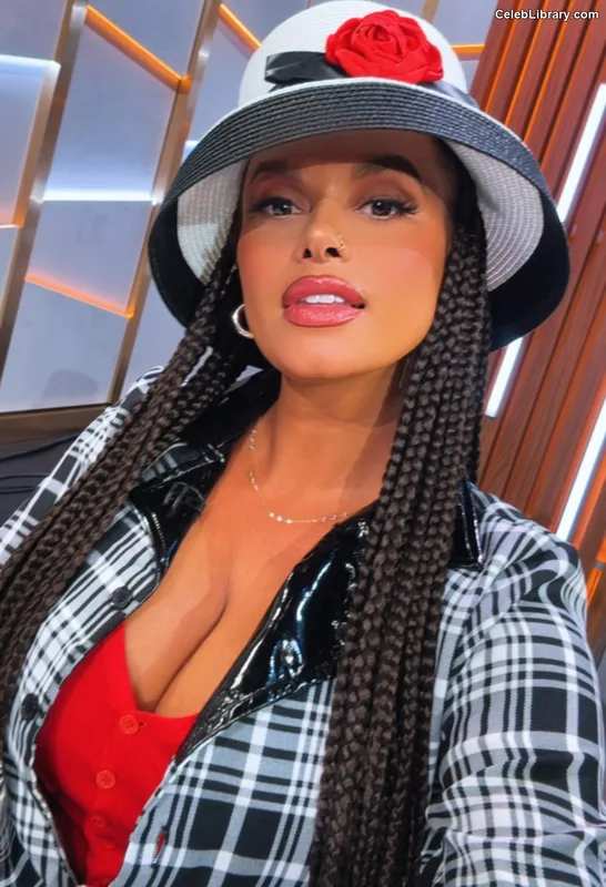 Joy Taylor photo 14 of 1109