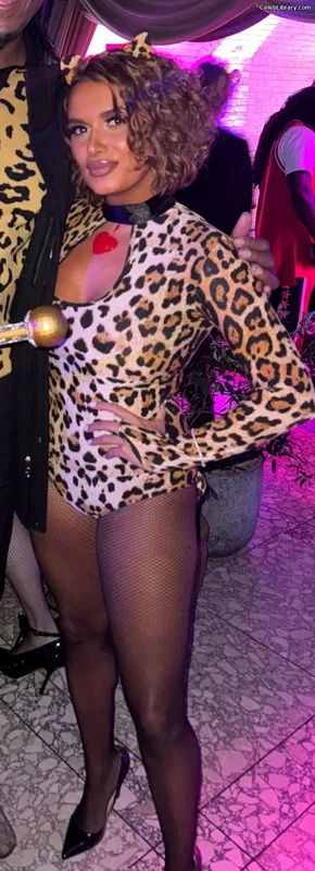 Joy Taylor photo 21 of 1109
