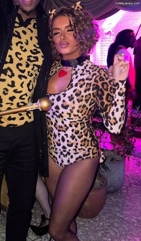 Joy Taylor photo 22 of 1109