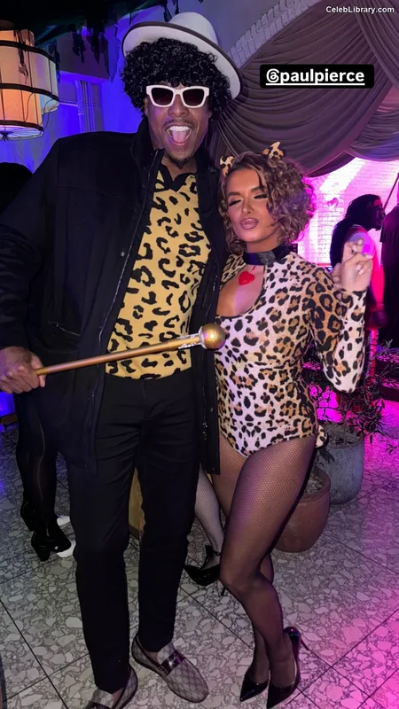 Joy Taylor photo 23 of 1109