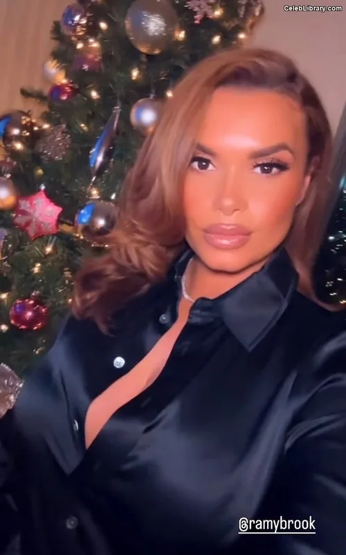 Joy Taylor photo 1 of 1109