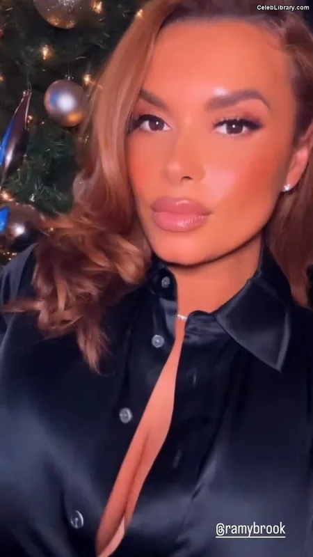 Joy Taylor photo 2 of 1109