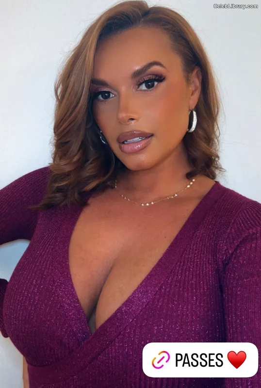 Joy Taylor photo 9 of 1109