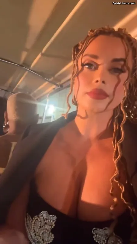 Joy Taylor photo 16 of 1109