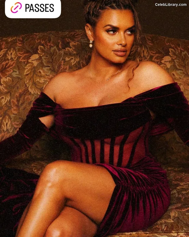 Joy Taylor photo 13 of 1109