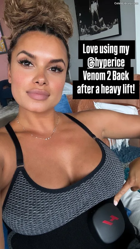 Joy Taylor photo 16 of 1109