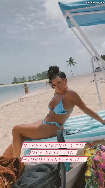 Joy Taylor photo 20 of 1109