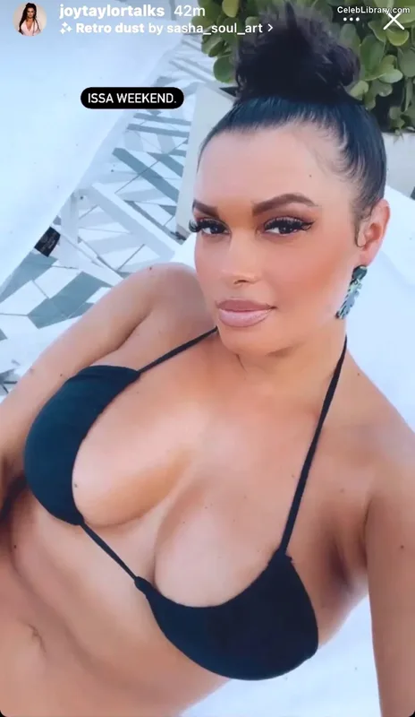Joy Taylor photo 4 of 1109