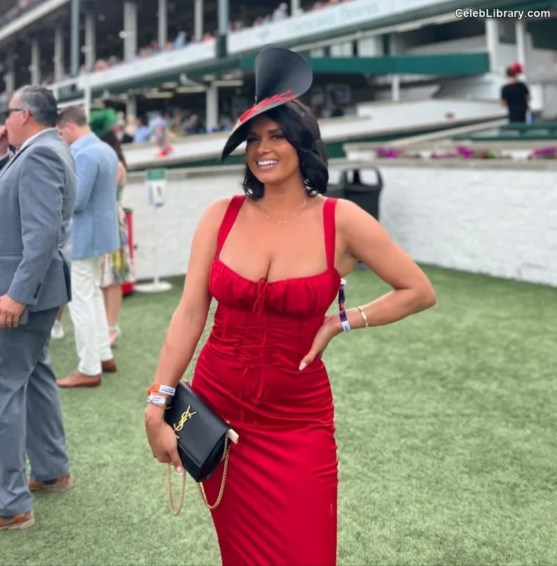 Joy Taylor photo 23 of 1109
