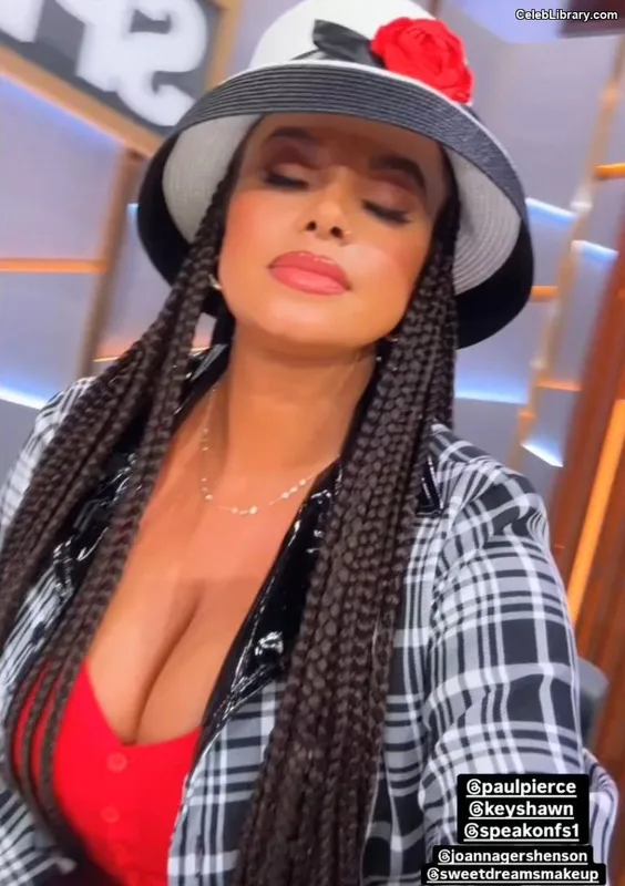 Joy Taylor photo 9 of 1109