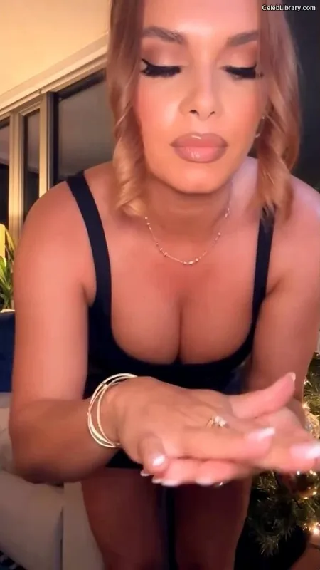 Joy Taylor photo 18 of 1109