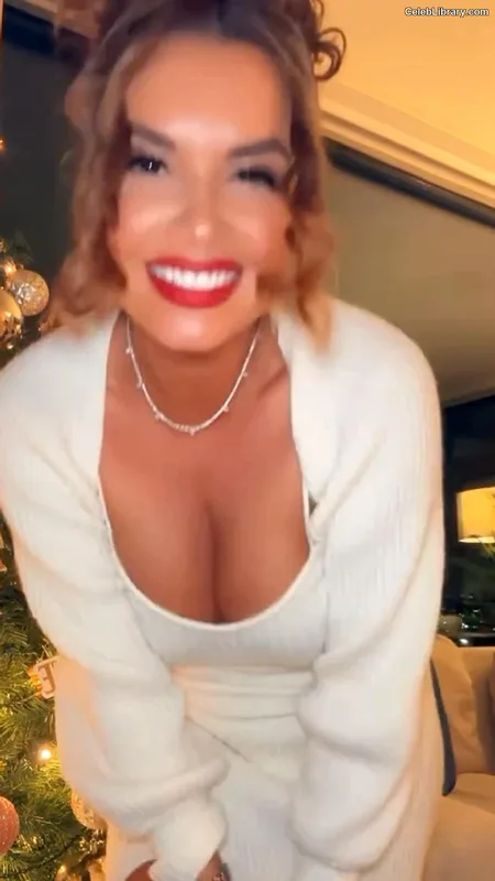 Joy Taylor photo 8 of 1109