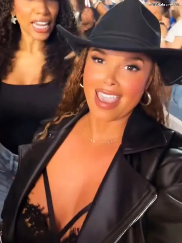 Joy Taylor photo 3 of 1109