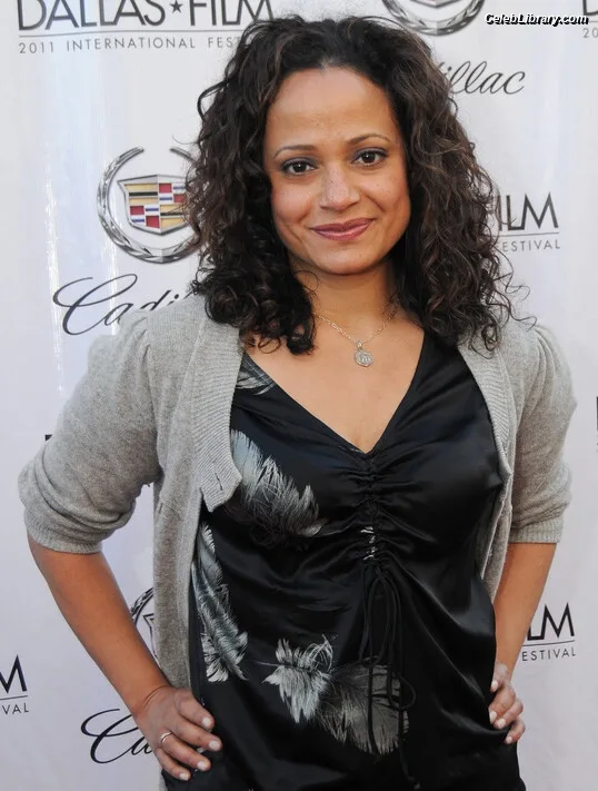 Judy Reyes photo 15 of 27