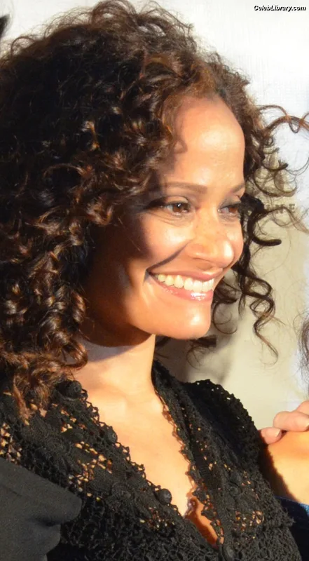 Judy Reyes photo 2 of 27