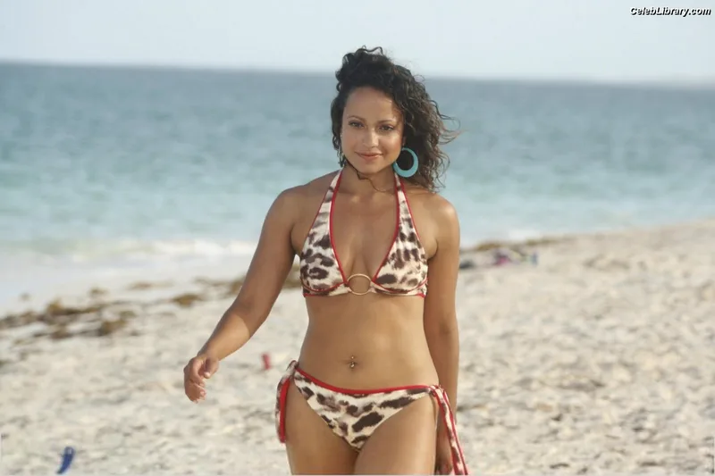 Judy Reyes photo 19 of 27
