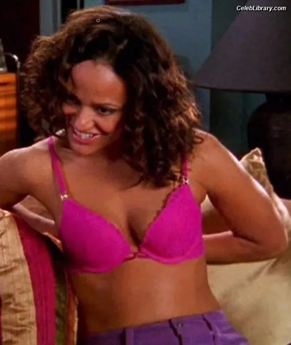 Judy Reyes photo 20 of 27