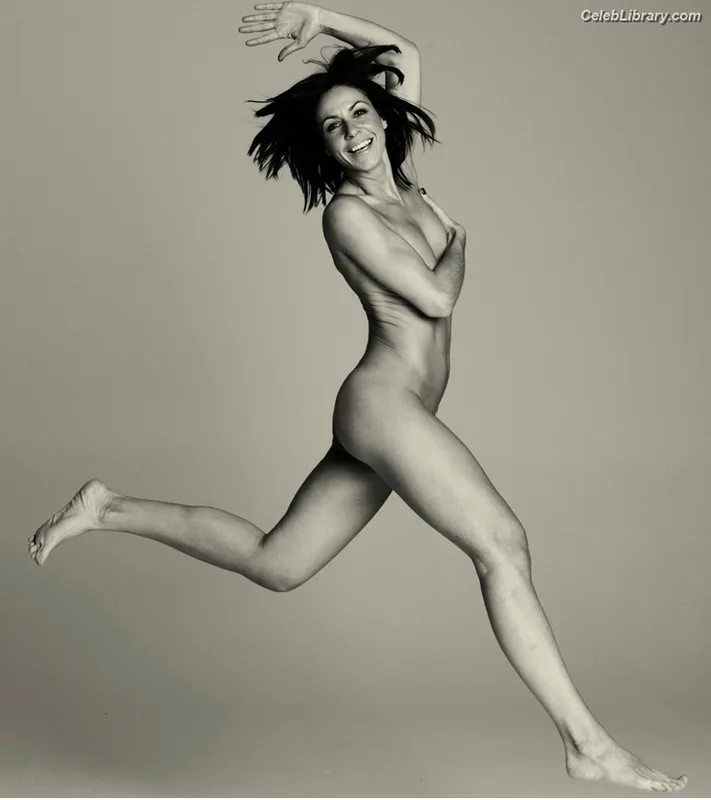 Julia Bradbury photo 8 of 16