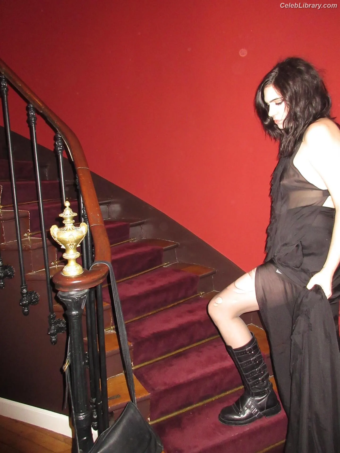 Julia Cumming photo 3 of 79
