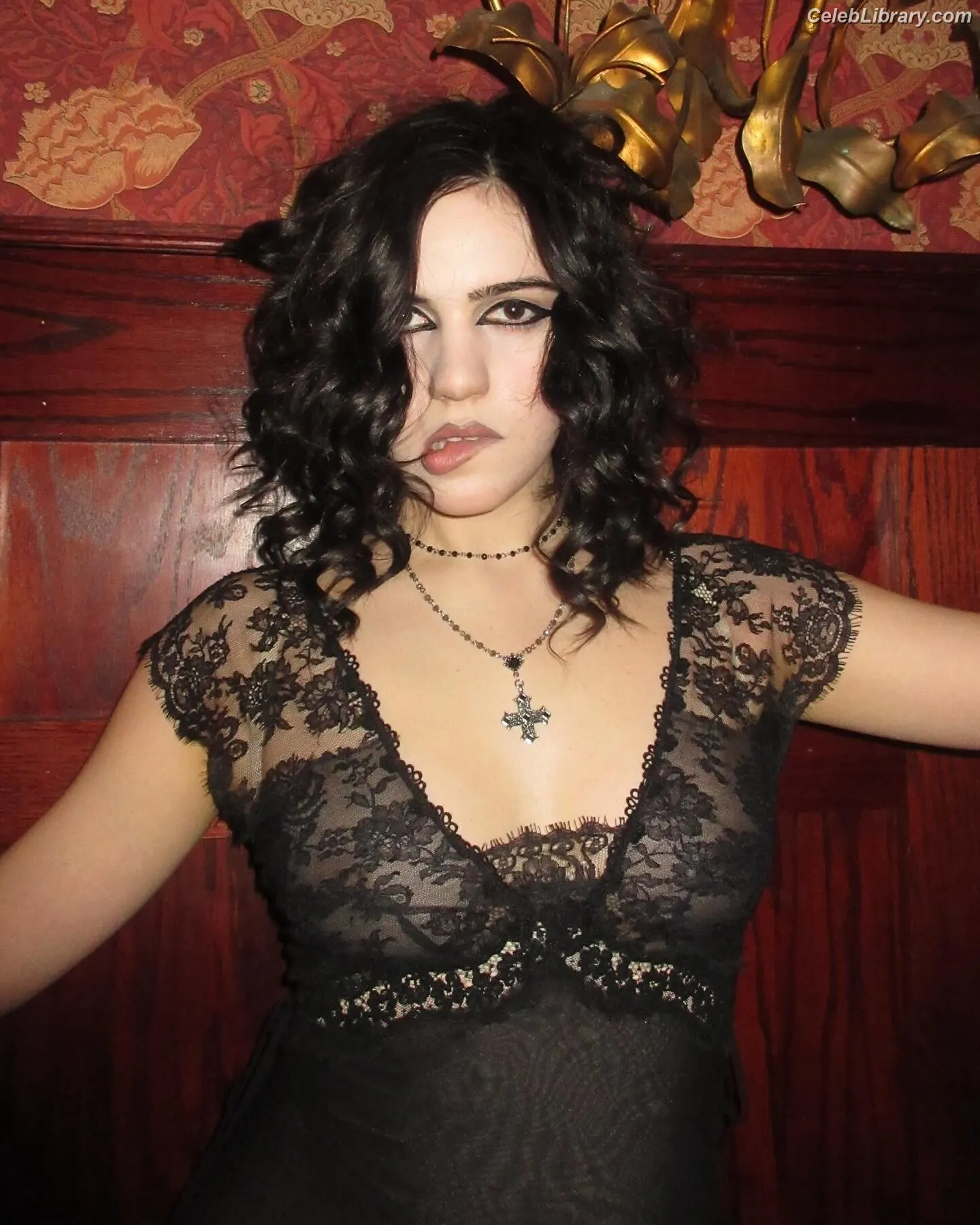 Julia Cumming photo 6 of 79