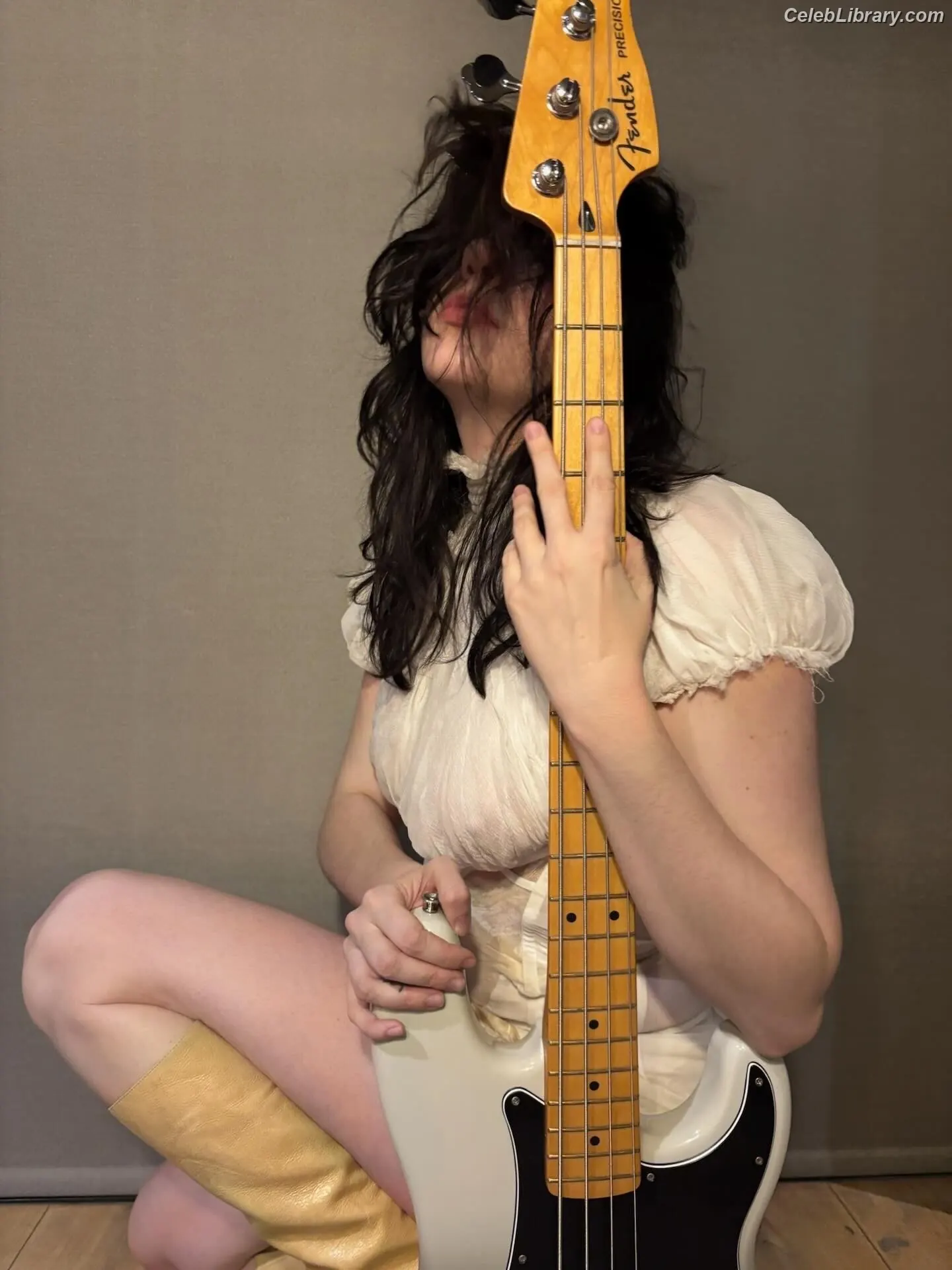Julia Cumming photo 18 of 79