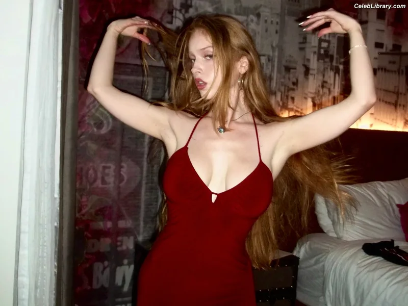 Julia Doyle photo 11 of 56