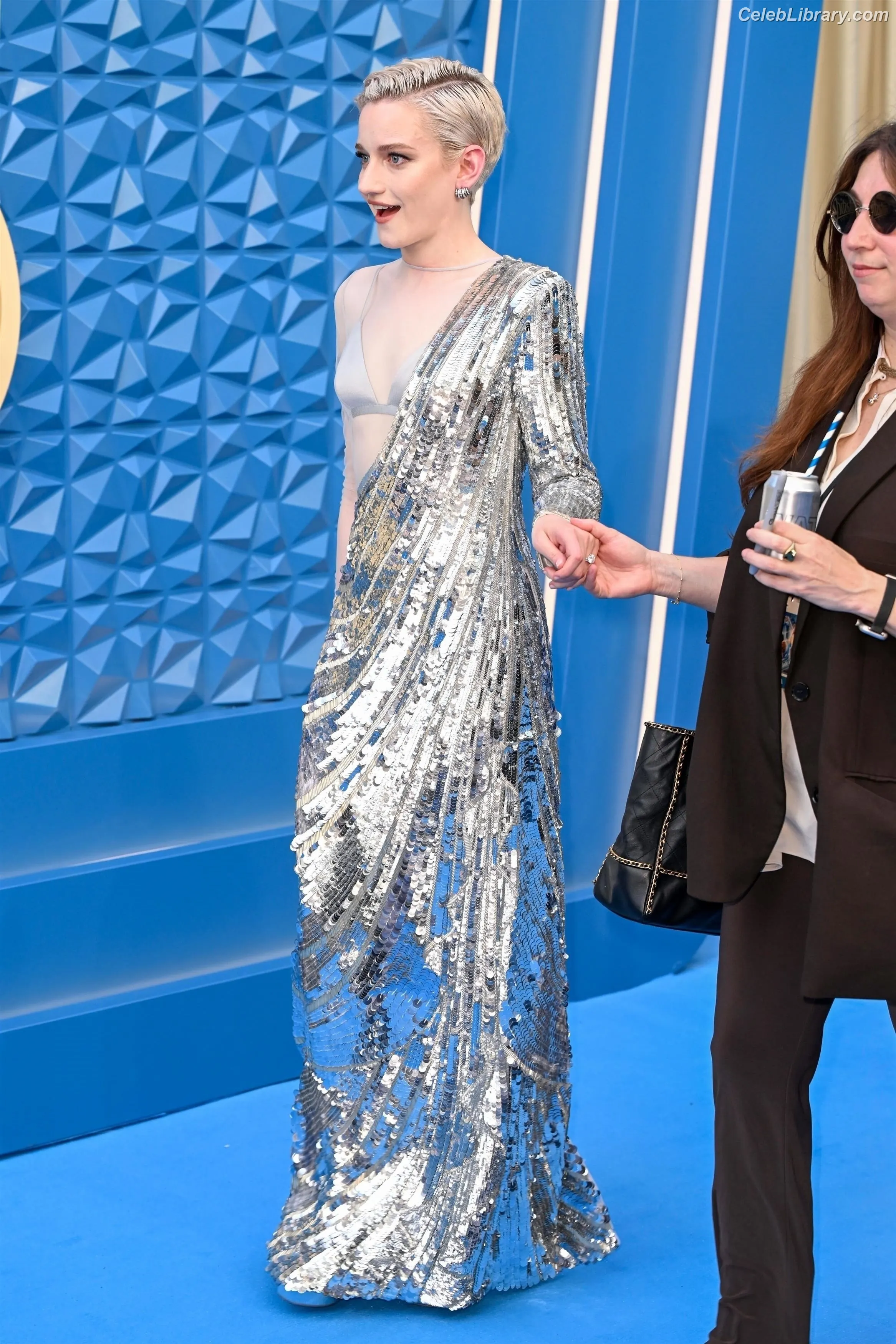 Julia Garner photo 24 of 319