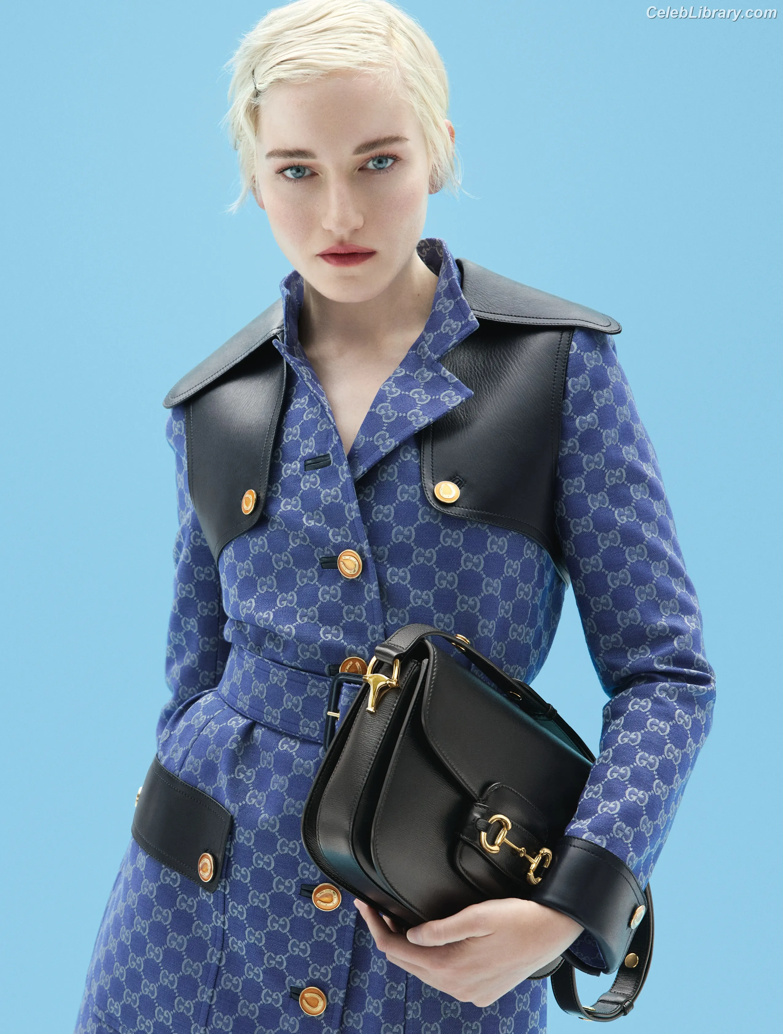 Julia Garner photo 14 of 319
