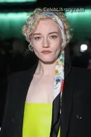 Julia Garner photo 1 of 319
