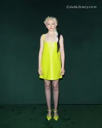 Julia Garner photo 3 of 319