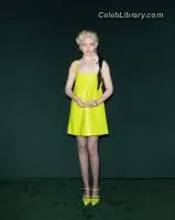 Julia Garner photo 11 of 319