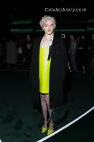 Julia Garner photo 13 of 319