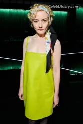 Julia Garner photo 21 of 319
