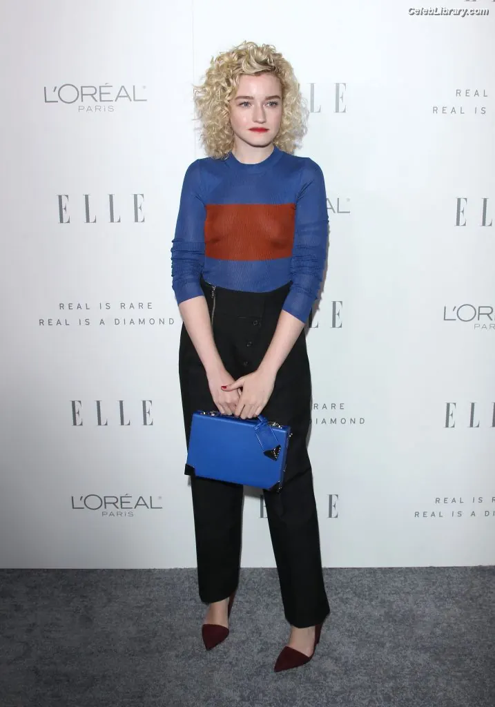 Julia Garner photo 1 of 319