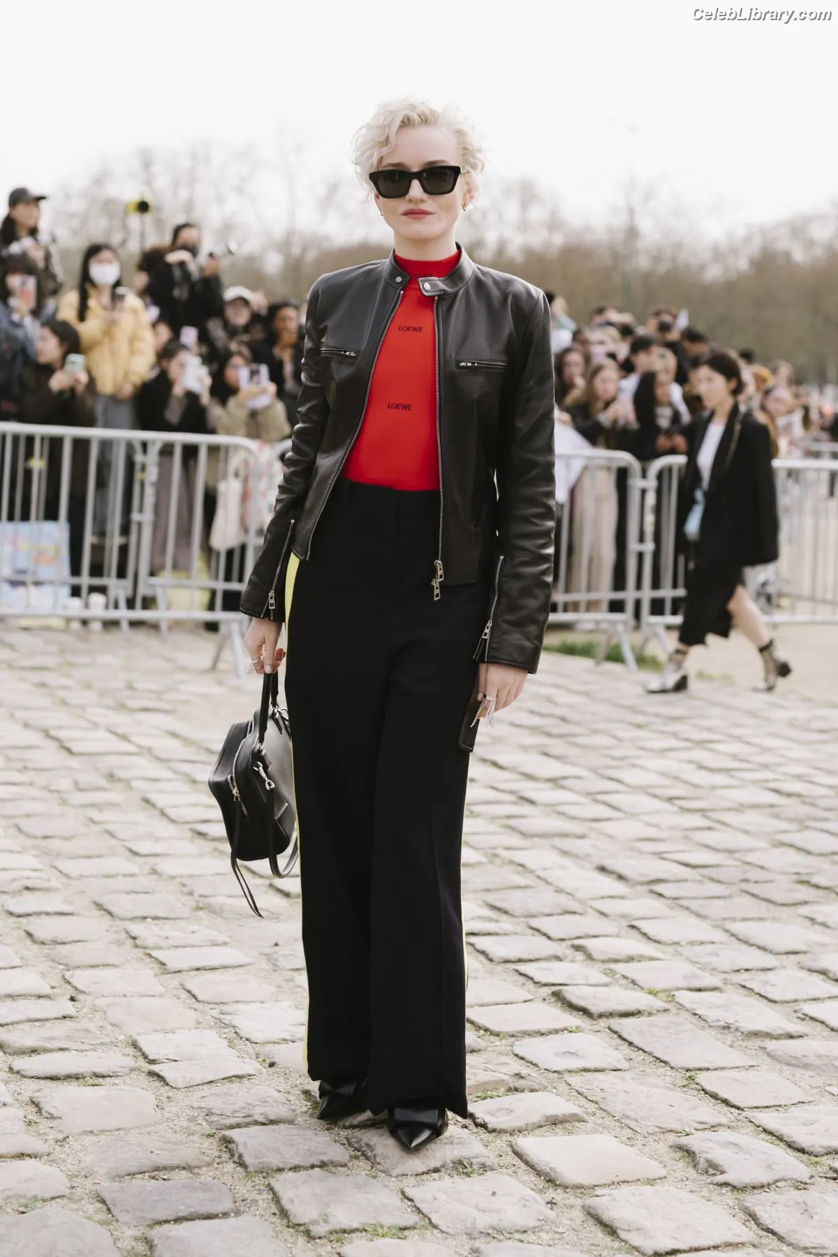 Julia Garner photo 15 of 319