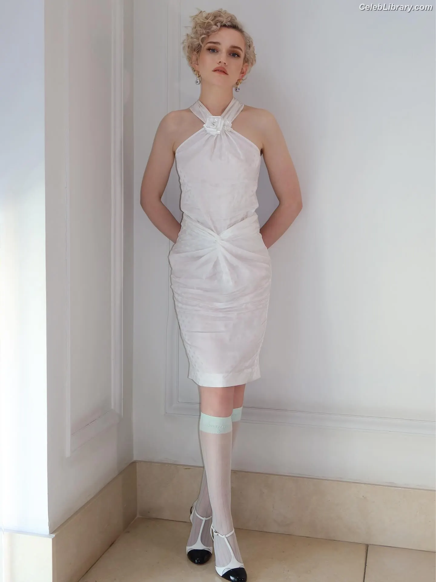 Julia Garner photo 18 of 319