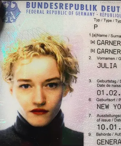 Julia Garner