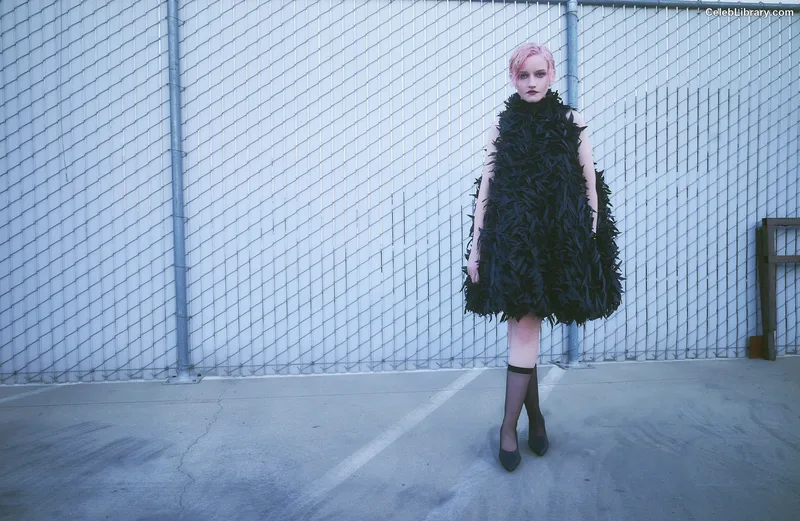 Julia Garner photo 17 of 320