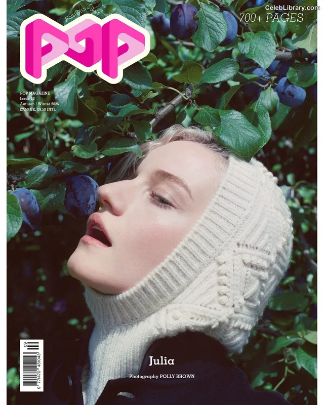 Julia Garner photo 19 of 320