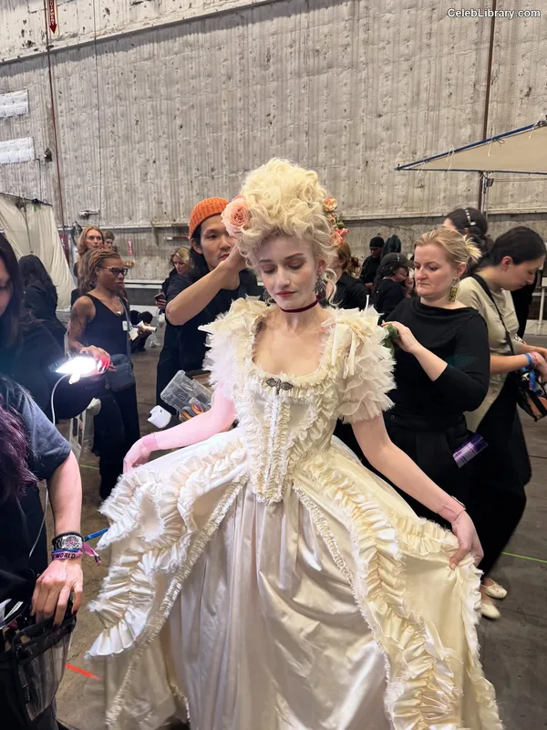 Julia Garner photo 24 of 320