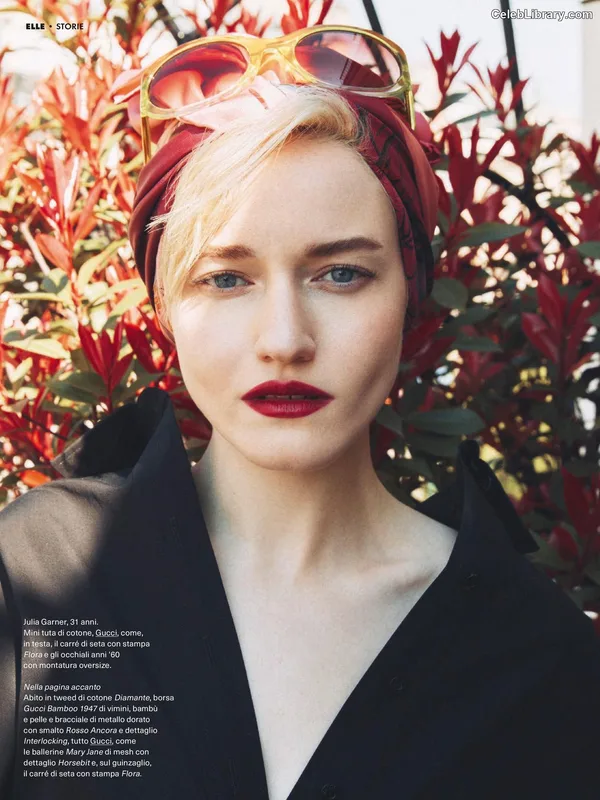 Julia Garner photo 4 of 320