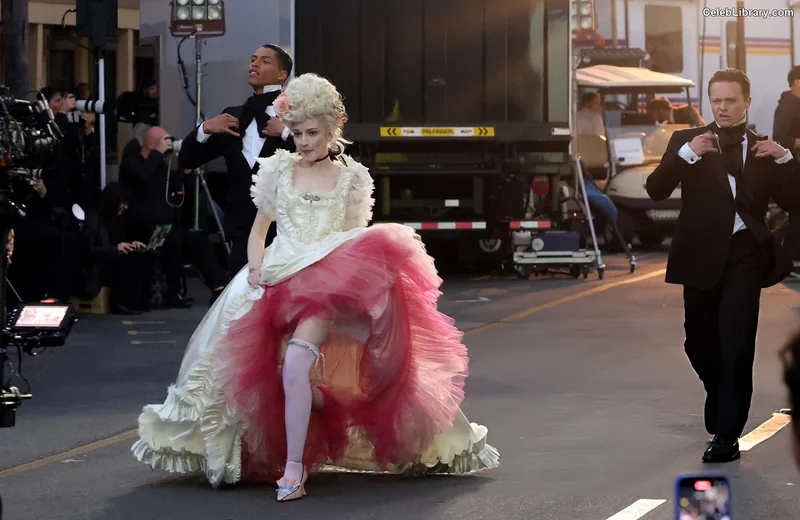 Julia Garner photo 13 of 320