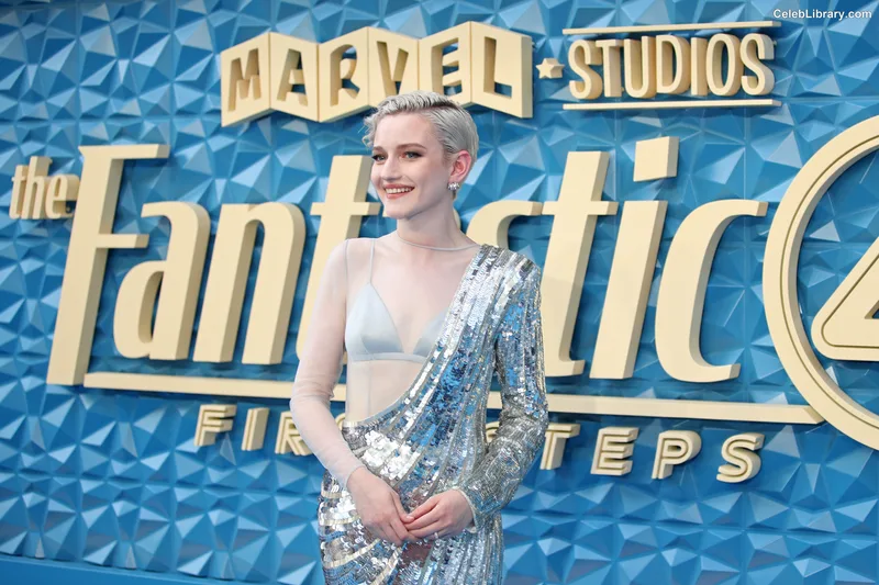 Julia Garner photo 22 of 320