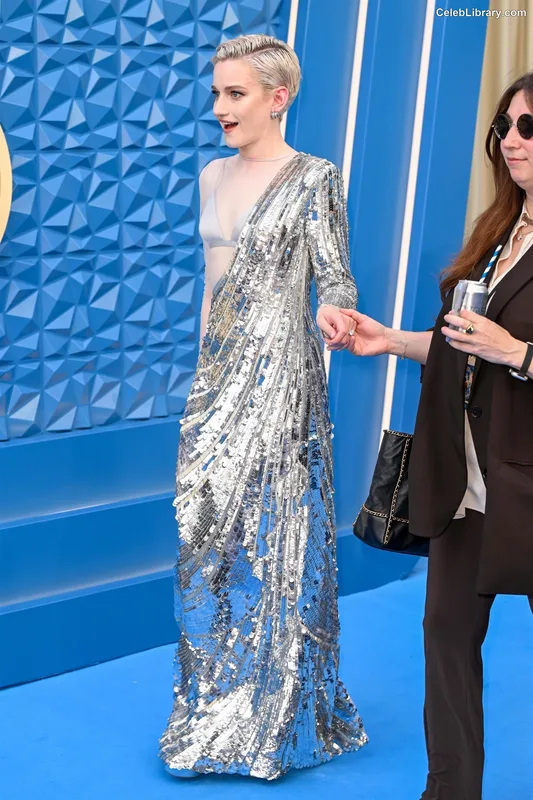 Julia Garner photo 24 of 320