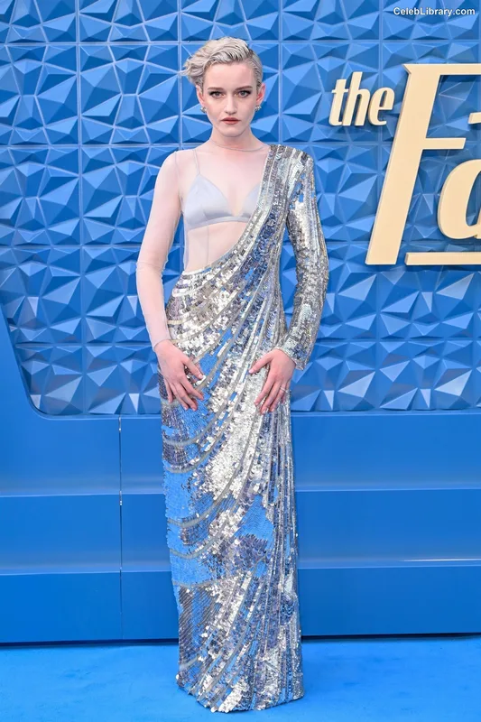 Julia Garner photo 8 of 320