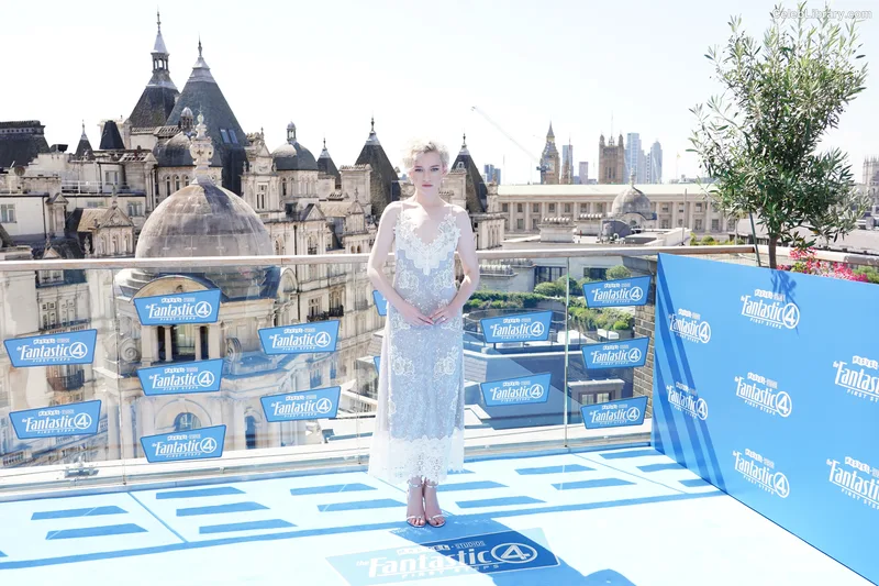 Julia Garner photo 12 of 320
