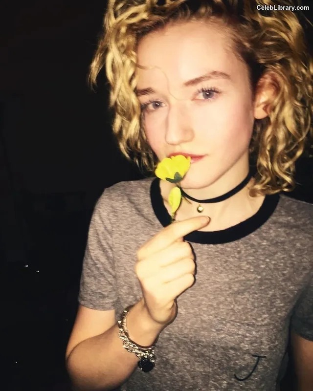 Julia Garner photo 21 of 320