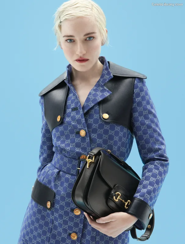 Julia Garner photo 2 of 320