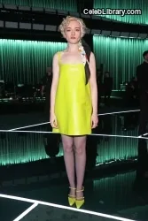 Julia Garner photo 3 of 320